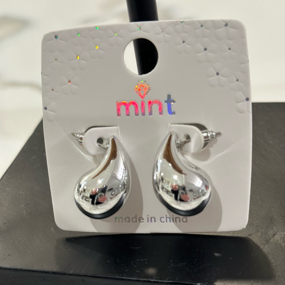 NWT MINT Bottega-style mini rain drops earrings silver super light weight.